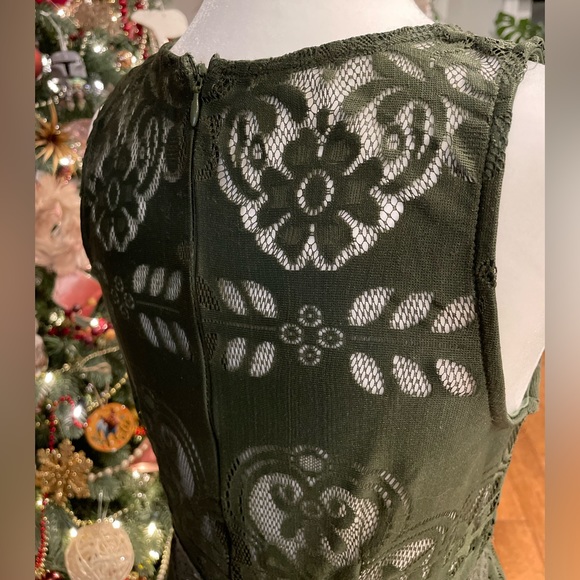 Rebellion Lace Dress - Picture 4 of 11